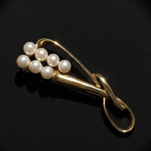 Elegant Gold and Pearl Brooch